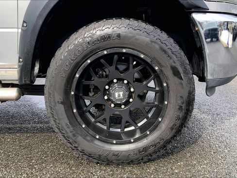 Used 2017 RAM 2500 SLT image 9