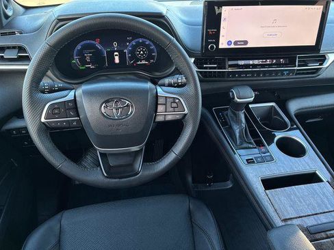 Certified 2026 Toyota Sienna Limited FWD image 14