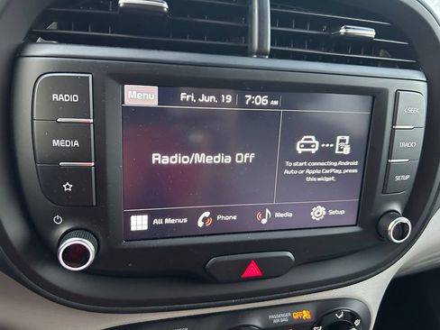 Used 2025 Kia Soul LX w/ LX Technology Package FWD image 24