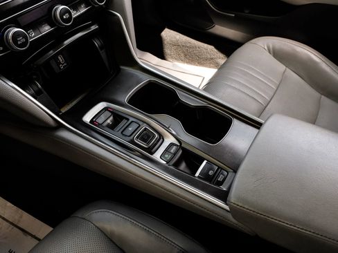 Used 2018 Honda Accord Touring image 39