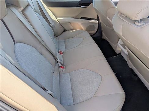 Used 2019 Toyota Camry LE FWD image 18