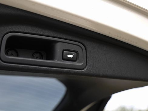 Used 2016 Honda Pilot Touring image 26