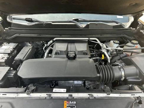 Used 2025 Chevrolet Colorado ZR2 w/ Technology Package AWD/4WD image 9