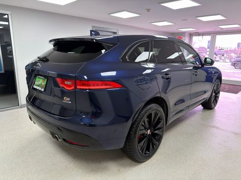 Used 2017 Jaguar F-PACE S image 3