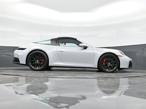 Used 2025 Porsche 911 Targa 4 GTS image 39