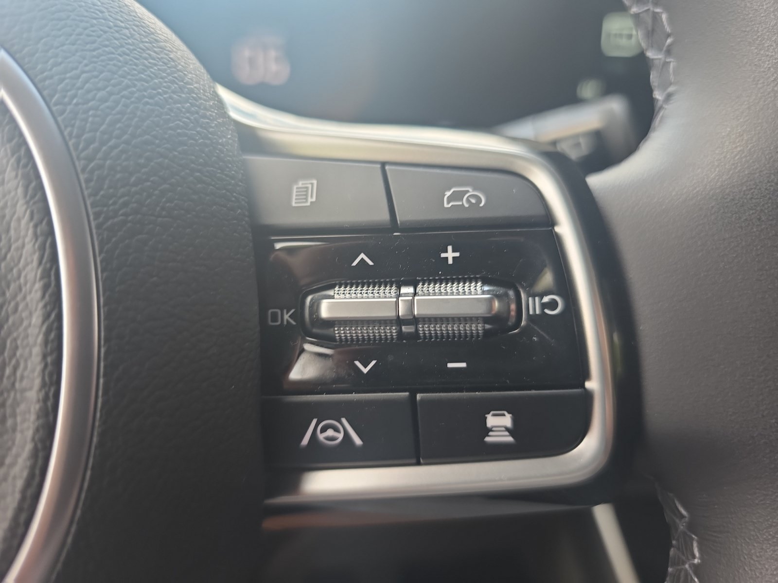 Certified 2026 Kia Carnival FWD image 24