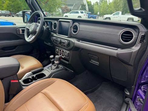 Used 2023 Jeep Wrangler Unlimited Sahara w/ Cold Weather Group AWD/4WD image 46