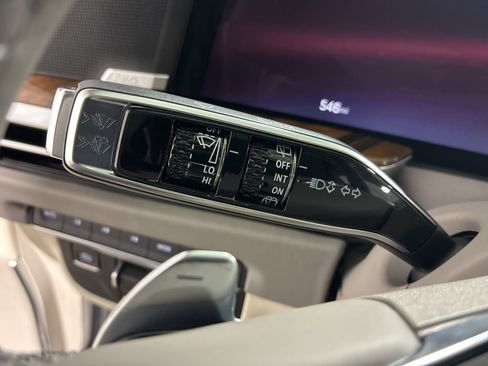 Used 2025 Cadillac Escalade Sport Platinum w/ LPO, ONYX Package image 12