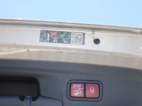 Certified 2022 Mercedes-Benz GLE 350 4MATIC w/ AMG Line Exterior image 25