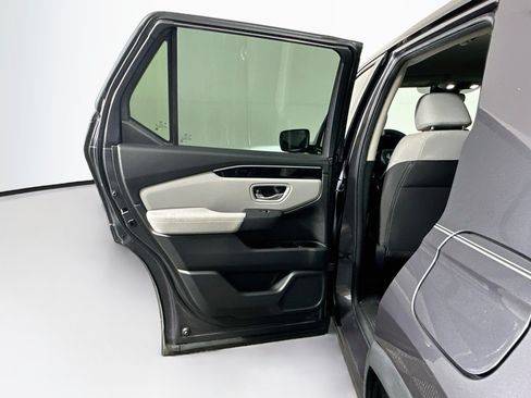 Used 2023 Honda Pilot LX image 25