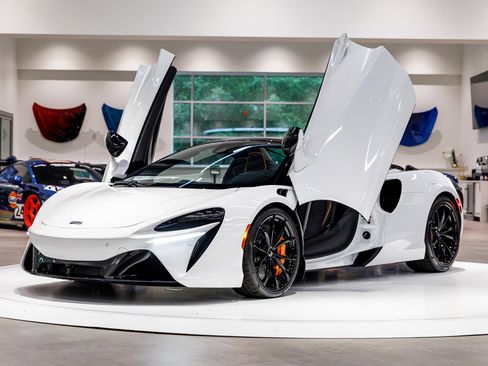 New 2026 McLaren Artura Spider RWD image 35