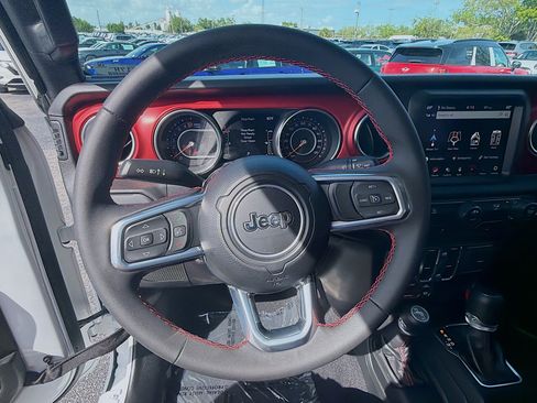 Used 2023 Jeep Gladiator Rubicon w/ LED Lighting Group image 10