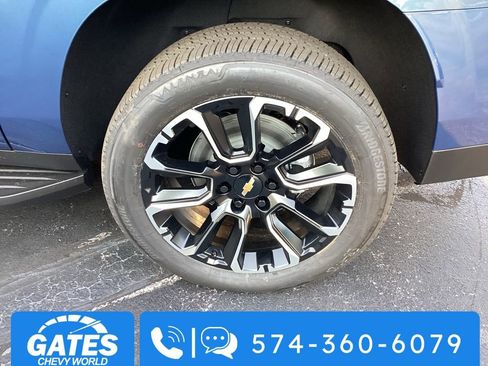 New 2025 Chevrolet Suburban Premier image 17