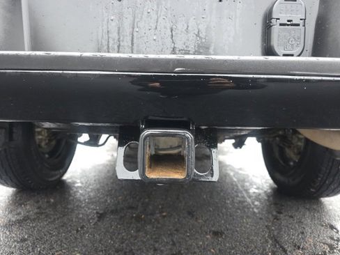 Certified 2024 Nissan Titan SV w/ SV Convenience Package image 13