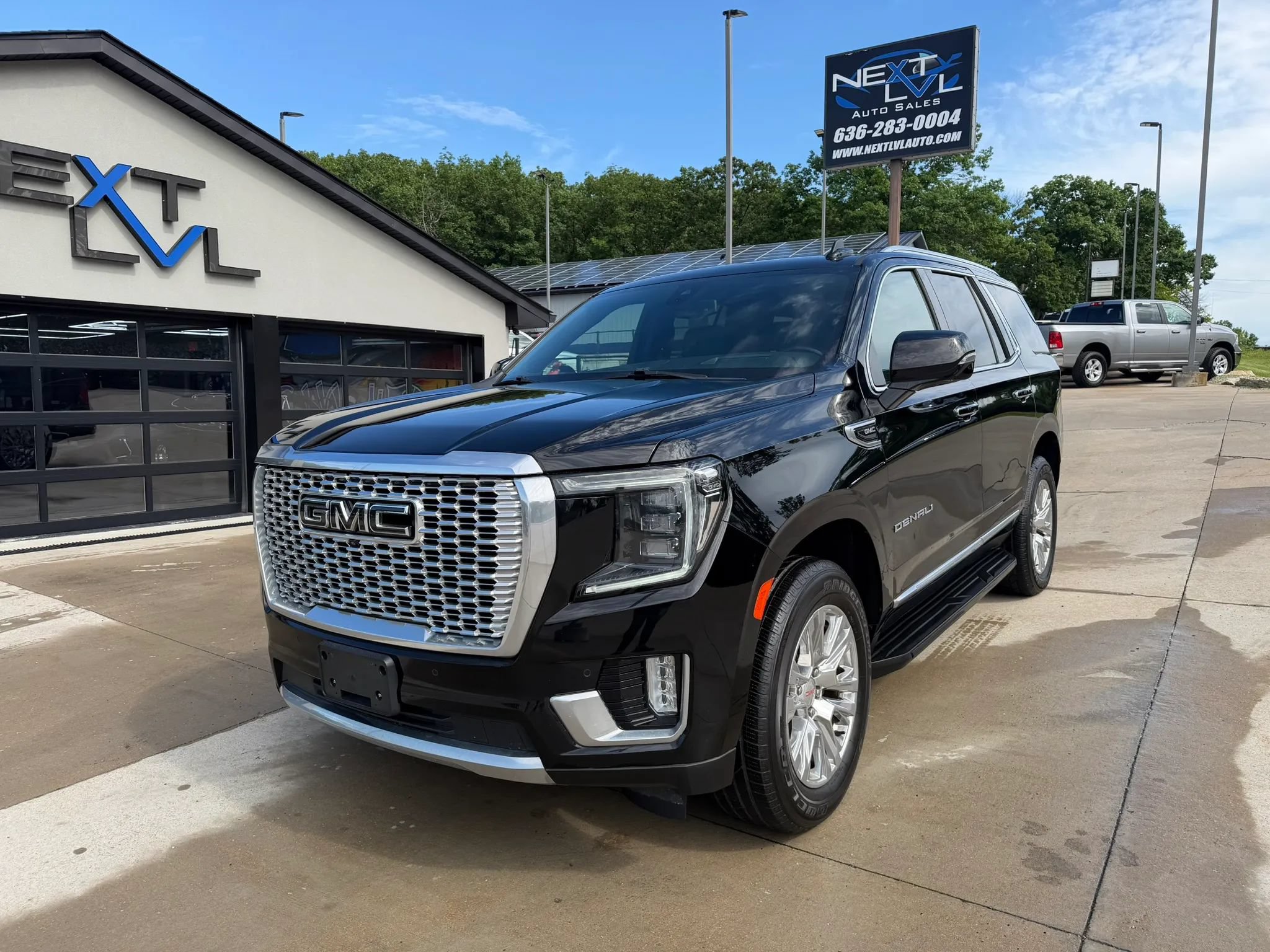 Used 2021 GMC Yukon Denali AWD/4WD image 5
