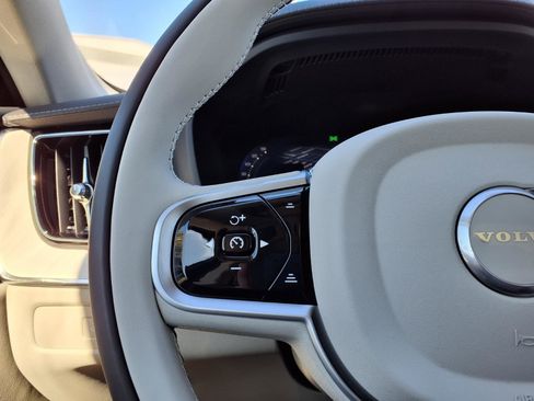 New 2026 Volvo XC60 B5 Ultra w/ Climate Package image 17