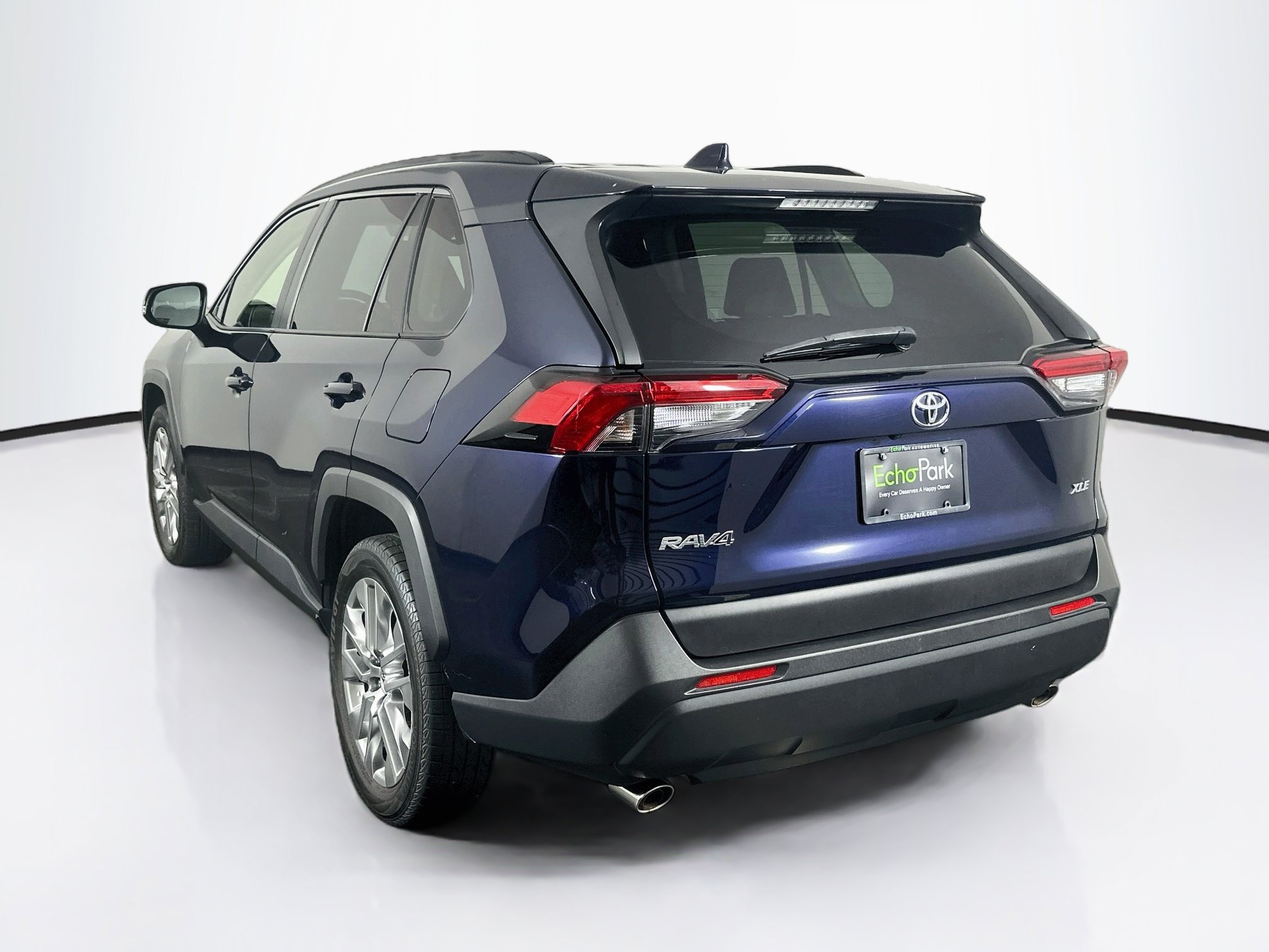 Used 2019 Toyota RAV4 XLE Premium FWD image 5