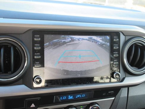 Used 2021 Toyota Tacoma SR5 AWD/4WD image 27