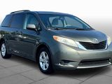 Used 2014 Toyota Sienna LE image 2