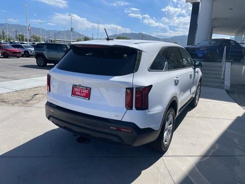Used 2023 Kia Sorento LX AWD/4WD image 5