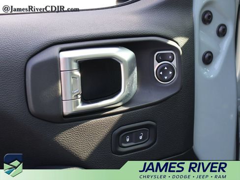 Used 2023 Jeep Wrangler Unlimited Sahara w/ Cold Weather Group AWD/4WD image 21