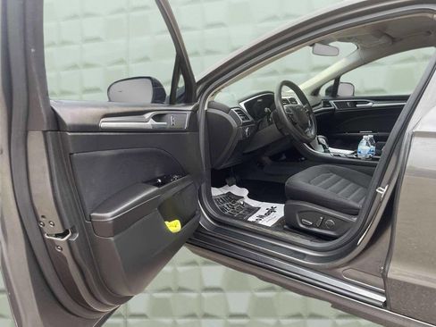 Used 2015 Ford Fusion SE image 9