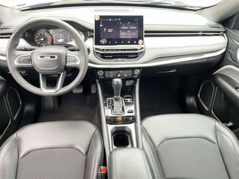 Used 2024 Jeep Compass Latitude image 25