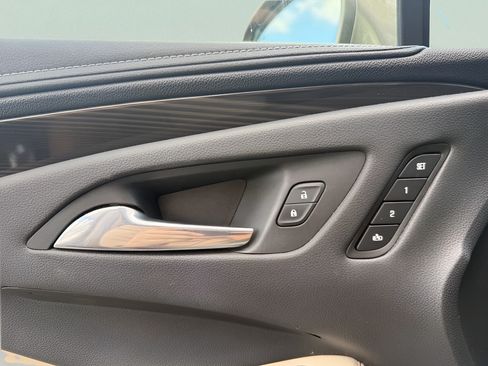Used 2019 Buick Envision Essence FWD image 26