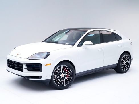 New 2026 Porsche Cayenne S image 1