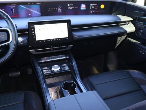 Used 2024 Lincoln Nautilus Reserve w/ Equipment Group 202A image 12