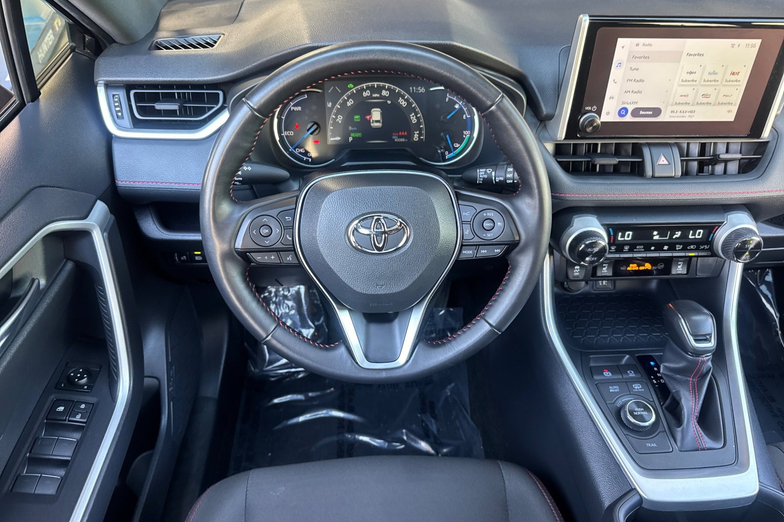 Used 2025 Toyota RAV4 SE AWD/4WD image 32