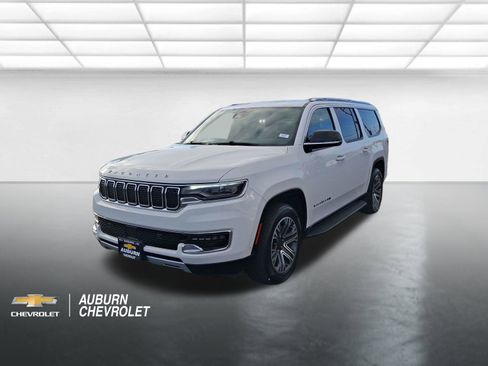 Used 2023 Jeep Wagoneer L Series II AWD/4WD image 7