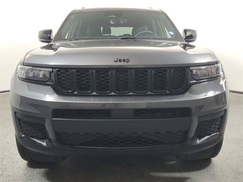 Used 2025 Jeep Grand Cherokee L Altitude image 2