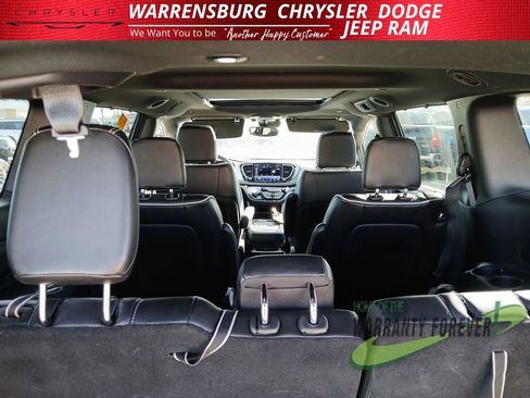 Used 2025 Chrysler Pacifica Limited image 34