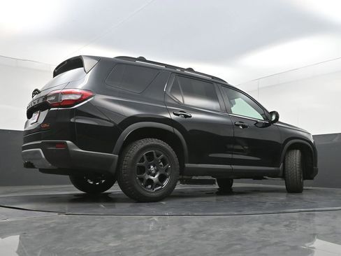 Used 2024 Honda Pilot TrailSport image 32
