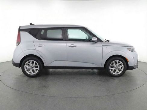 Used 2025 Kia Soul LX image 14