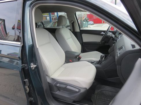 Used 2019 Volkswagen Tiguan SE image 11