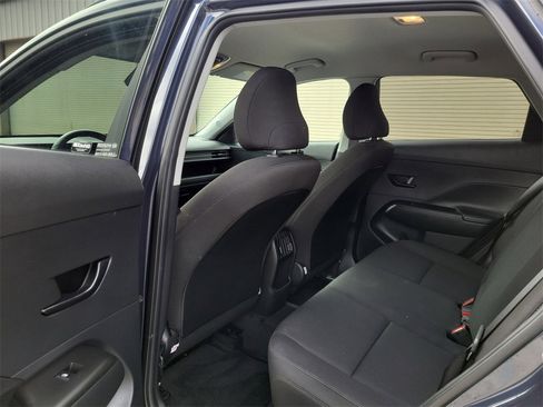 Certified 2025 Hyundai Kona SEL image 11