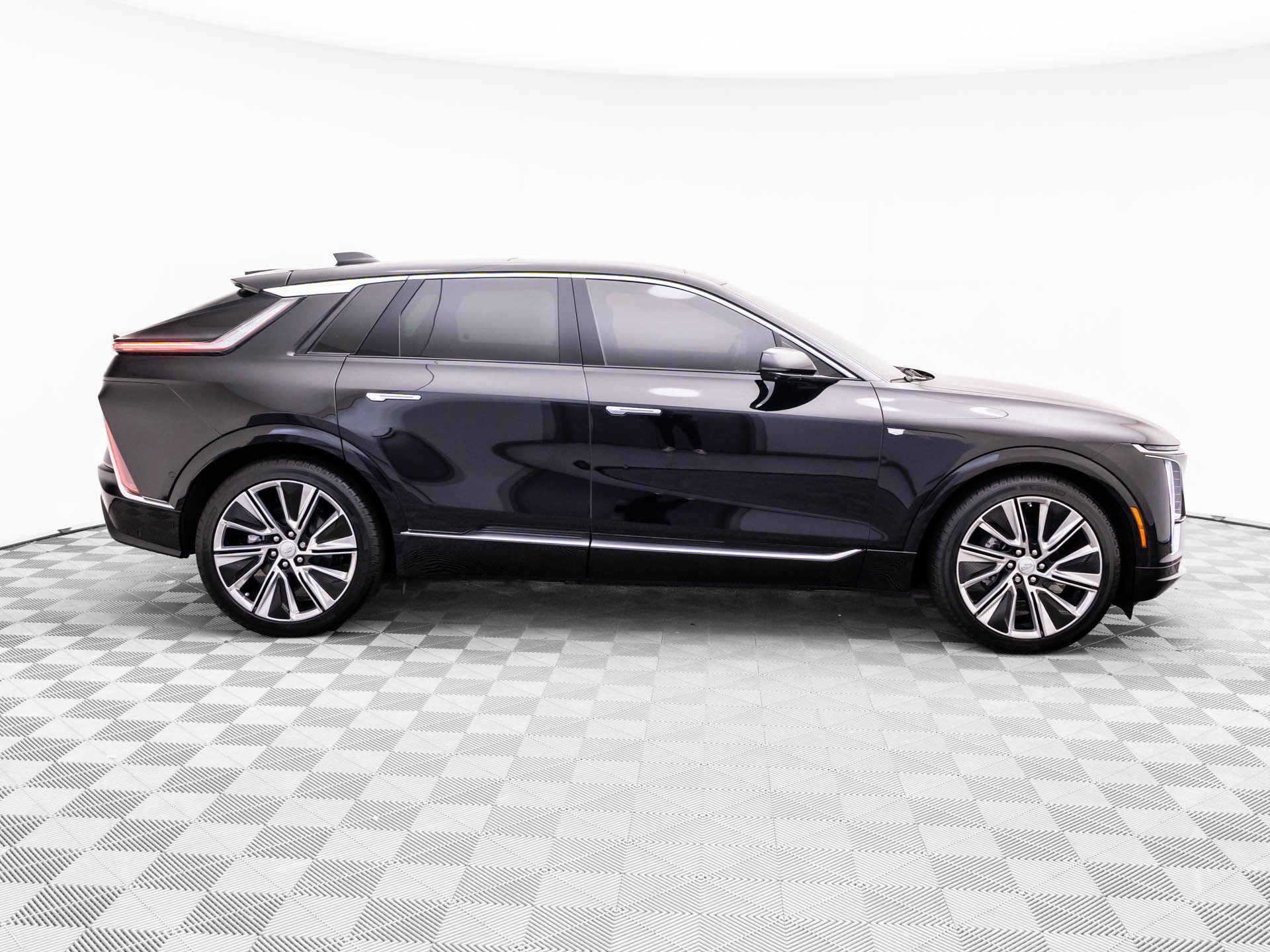 Used 2025 Cadillac Lyriq Luxury w/ Nappa Leather Package AWD/4WD image 6