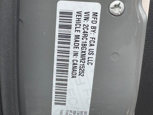 Used 2022 Chrysler Pacifica Touring-L FWD image 28