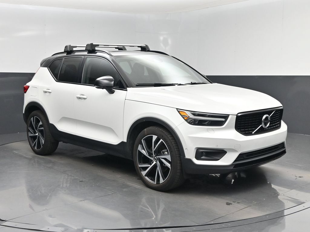Used 2022 Volvo XC40 T5 R-Design AWD/4WD image 1