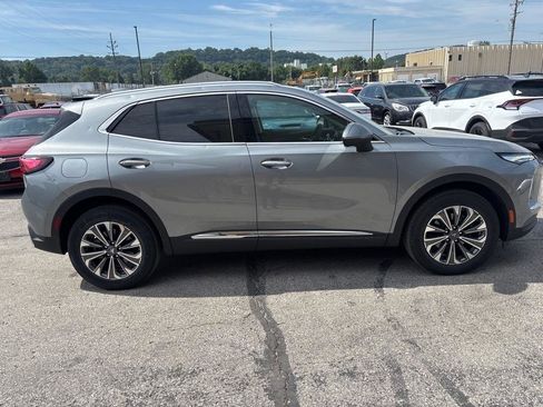 Used 2025 Buick Envision Preferred AWD/4WD image 3