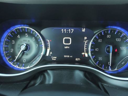Used 2023 Chrysler Pacifica Touring-L FWD image 20