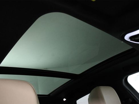 Used 2025 Porsche Macan image 25