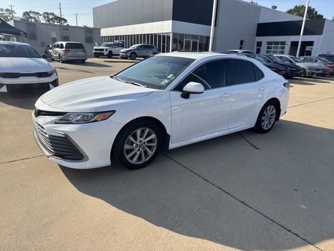 Used 2023 Toyota Camry LE image 2