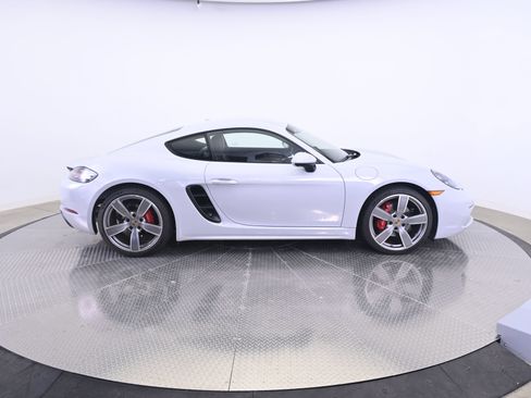 Certified 2024 Porsche 718 Cayman S RWD image 8