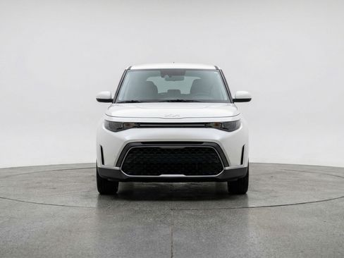 Used 2025 Kia Soul LX w/ LX Technology Package image 2