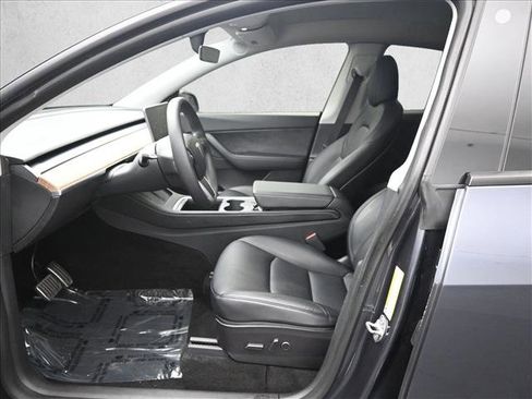 Used 2021 Tesla Model Y Long Range image 9