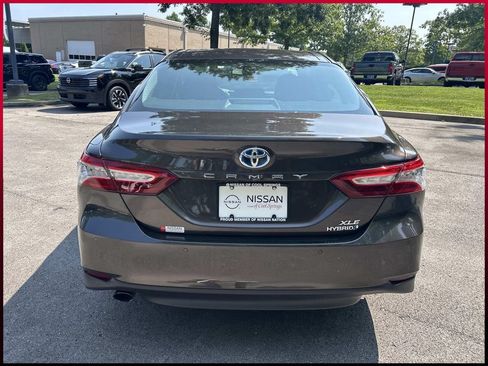 Used 2018 Toyota Camry XLE FWD image 6