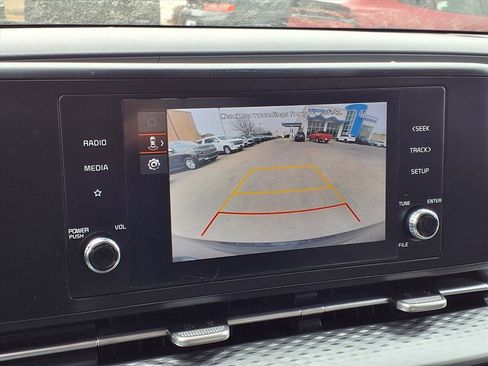 Used 2023 Kia Carnival LX image 5